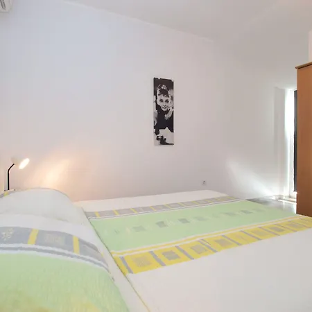 Anikica 1819 شقة ميدولين