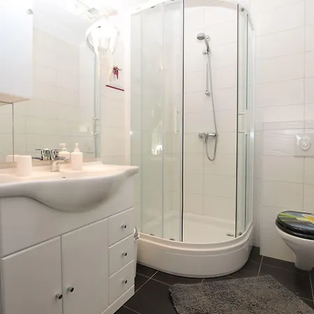 شقة Anikica 1819 *