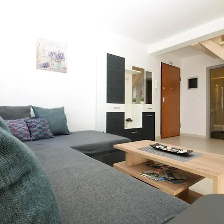 Apartment Anikica 1819