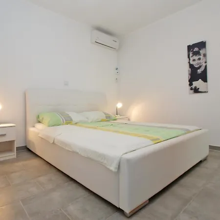 Anikica 1819 شقة ميدولين